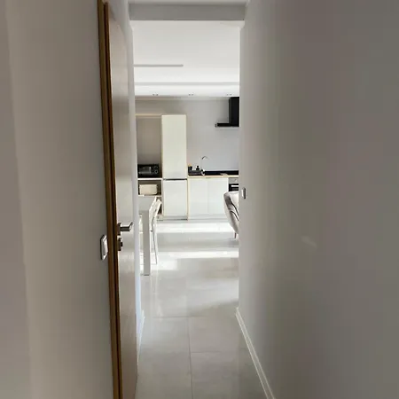 Z Widokiem Na Pole 루다 실롱스카